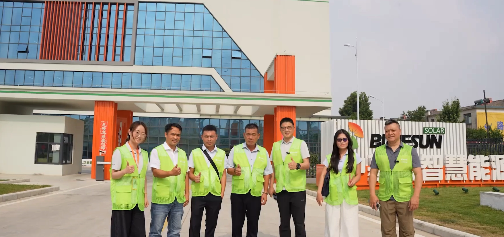 Đối tác tin cậy: Khách hàng Việt Nam thăm quan Bluesun